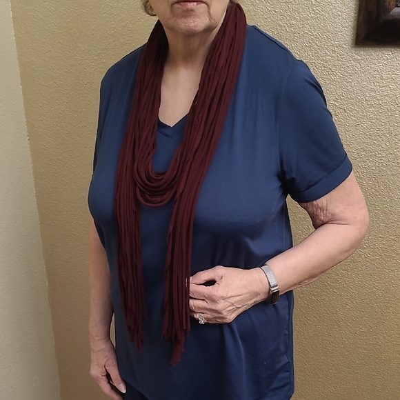 Elegant Burgundy Fringe Scarf - Picture 2 of 4